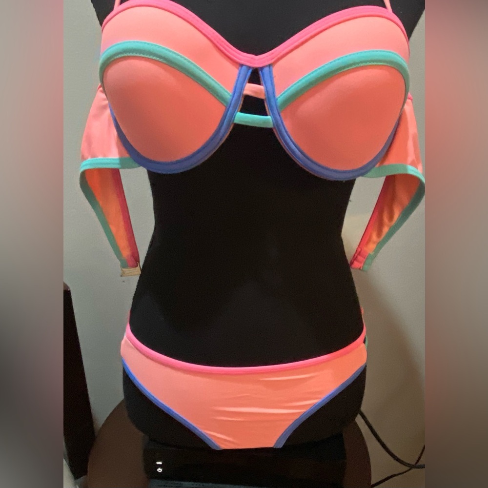 Coral Bay/Bikini/Size Sm/Peach, Blue, Green, Padded Top, Side Peak a Boo Bottom